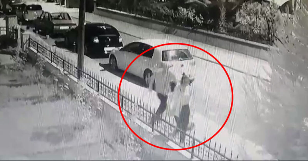 Tokat’ta yolda yürüyen kadına bıçaklı saldırı kamerada