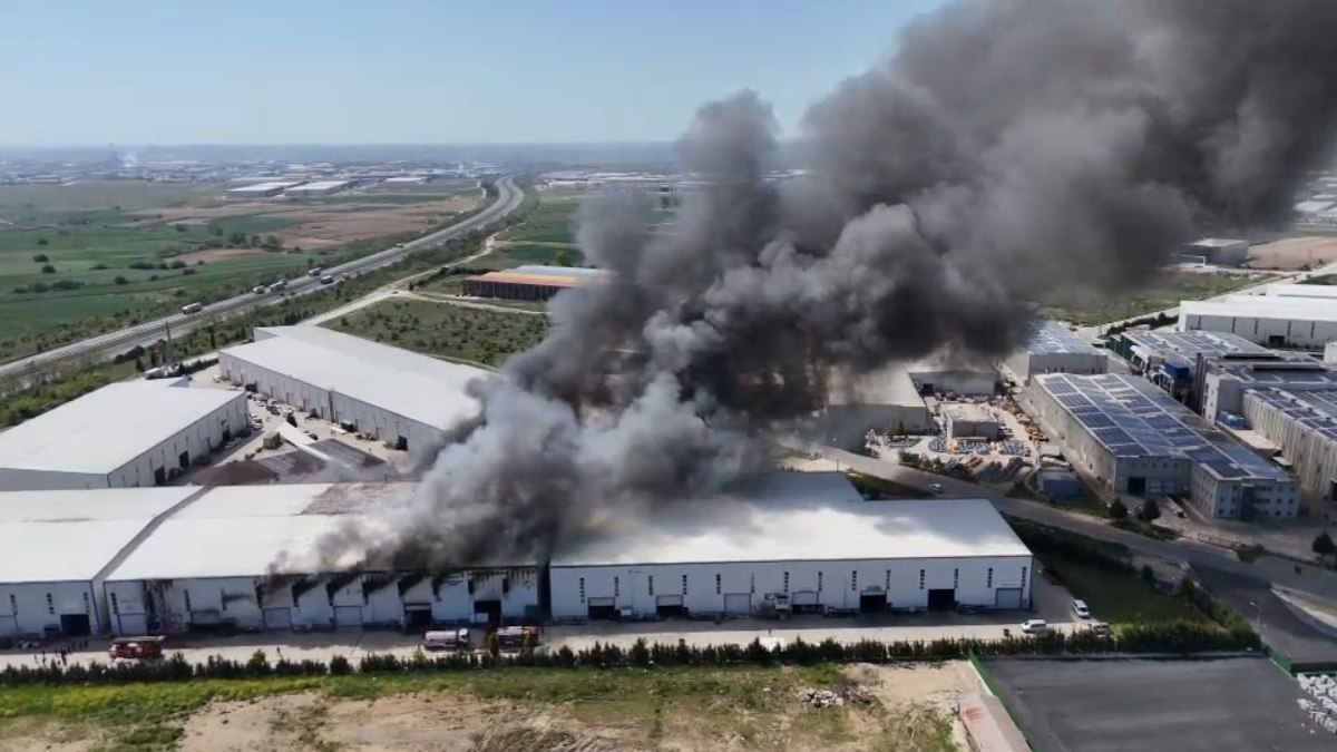 Tekirdağ’da kauçuk ve kalıp fabrikasında yangın